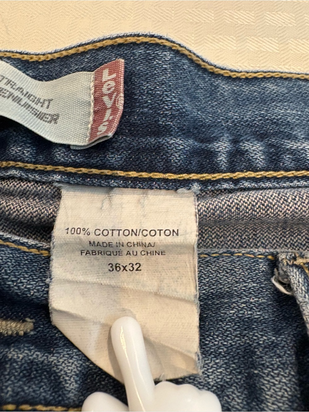 Y2K Levi’s Jeans Distressed Thrashed Size 36x32 Baggy Straight Leg Denim - Picture 13 of 16